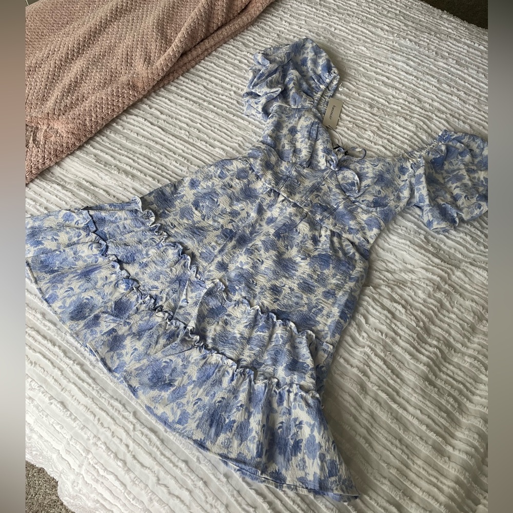 Francesca's NWT Ruffle Sleeve Dress